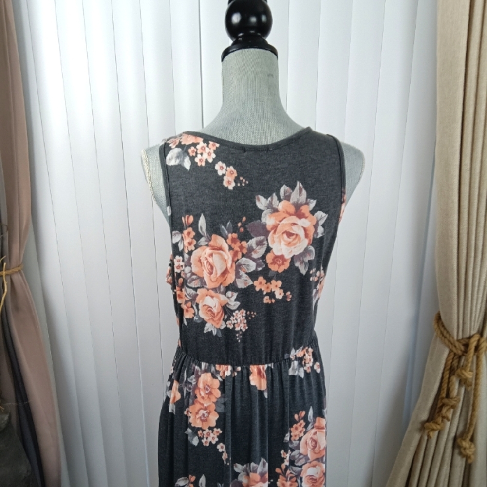 Egy Womens Dress. - Picture 6 of 11